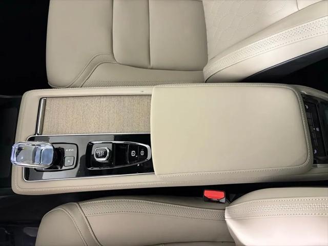 2026 Volvo XC90 Core, B5 AWD Gas (mild hybrid), Gasoline, Bright, 7 Seats