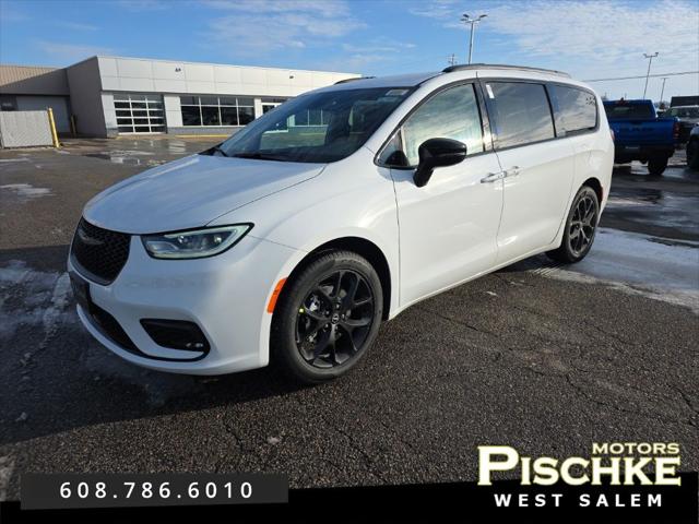 2026 Chrysler Pacifica Select for sale in West Salem, WI