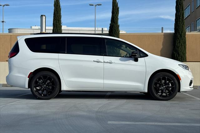 2026 Chrysler Pacifica Limited AWD
