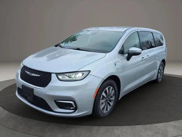 2023 Chrysler Pacifica Hybrid Touring L for sale in Jordan, MN