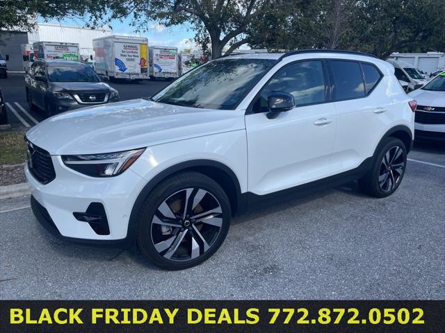 2023 Volvo XC40 B4 Plus Dark Theme 2023 Volvo XC40 B4 Plus Dark Theme
