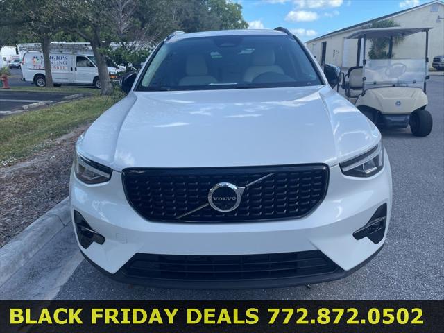 2023 Volvo XC40 B4 Plus Dark Theme 2023 Volvo XC40 B4 Plus Dark Theme