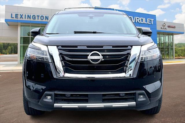 2023 Nissan Pathfinder SL 4WD