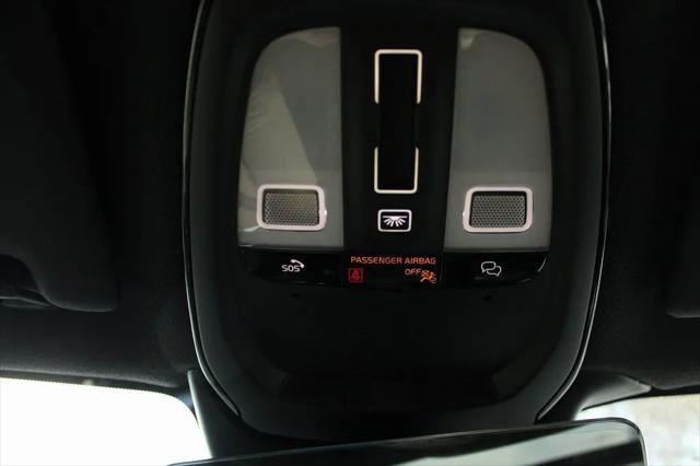 2026 Volvo XC40 Black Edition Ultra, B5 AWD Gas (mild hybrid)