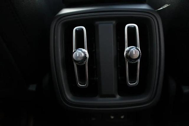 2026 Volvo XC40 Black Edition Ultra, B5 AWD Gas (mild hybrid)