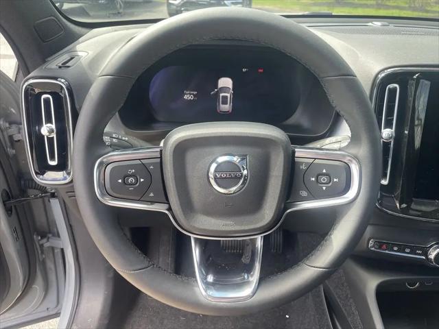 2026 Volvo XC40 Black Edition Ultra, B5 AWD Gas (mild hybrid)