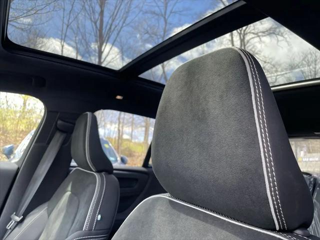 2026 Volvo XC40 Black Edition Ultra, B5 AWD Gas (mild hybrid)