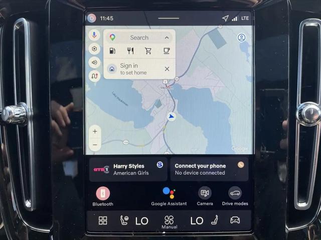 2026 Volvo XC40 Black Edition Ultra, B5 AWD Gas (mild hybrid)