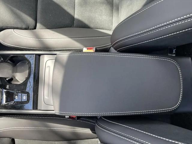 2026 Volvo XC40 Black Edition Ultra, B5 AWD Gas (mild hybrid)