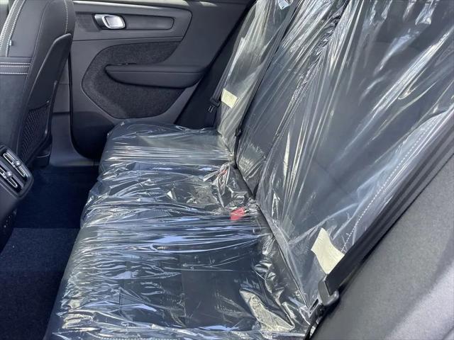 2026 Volvo XC40 Black Edition Ultra, B5 AWD Gas (mild hybrid)