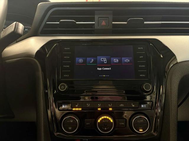 2022 Volkswagen Passat 2.0T SE