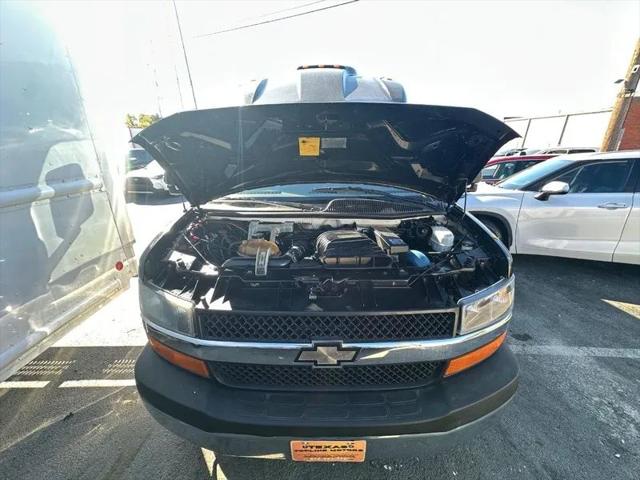 2010 Chevrolet Express Cutaway Work Van