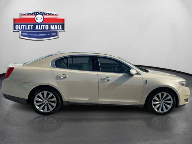 2016 Lincoln MKS Base