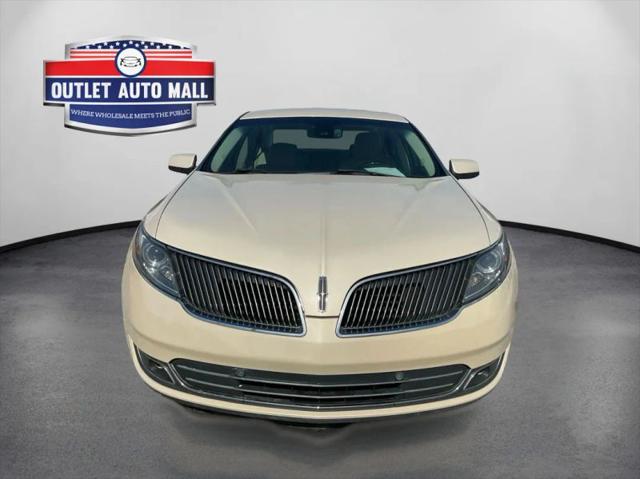 2016 Lincoln MKS Base