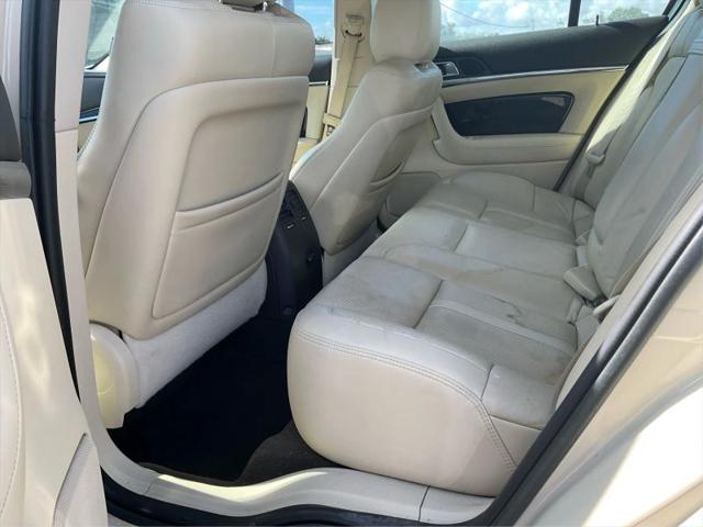 2016 Lincoln MKS Base