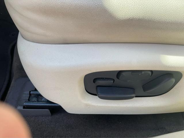 2016 Lincoln MKS Base