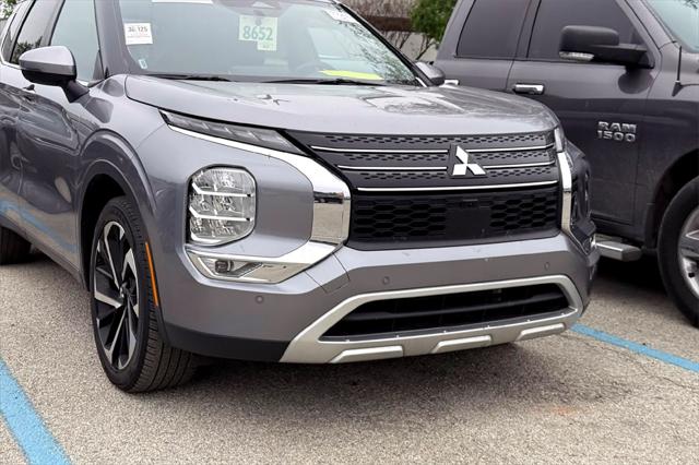 2024 Mitsubishi Outlander SE Black Edition w/Pano Roof S-AWC 2024 Mitsubishi Outlander SE Black Edition w/Pano Roof S-AWC