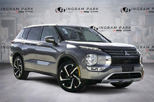 2024 Mitsubishi Outlander SE Black Edition w/Pano Roof