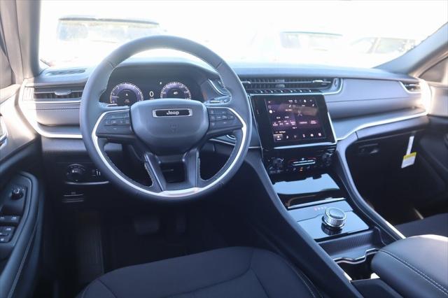 2025 Jeep Grand Cherokee GRAND CHEROKEE L LAREDO X 4X2