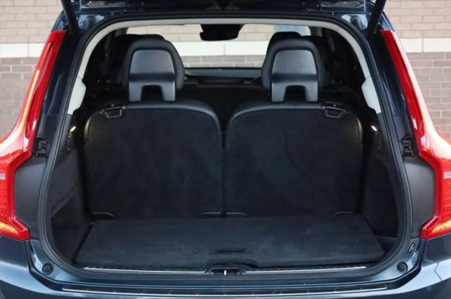 2022 Volvo XC90 T6 Momentum 7 Passenger