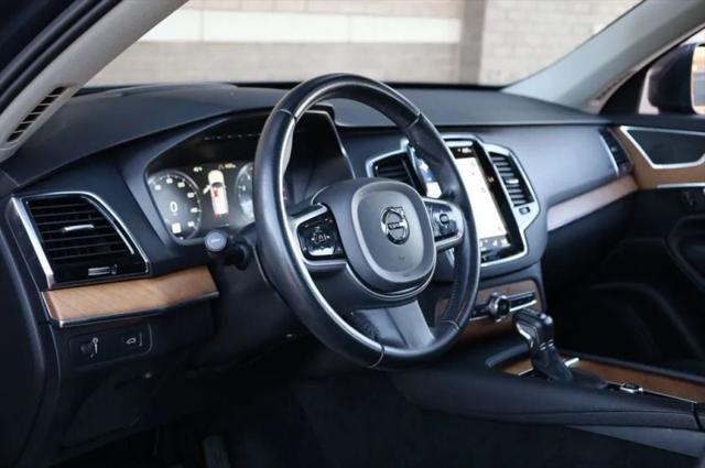 2022 Volvo XC90 T6 Momentum 7 Passenger