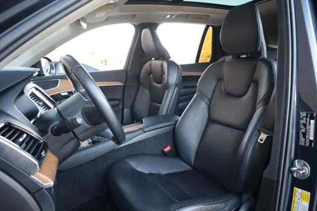 2022 Volvo XC90 T6 Momentum 7 Passenger