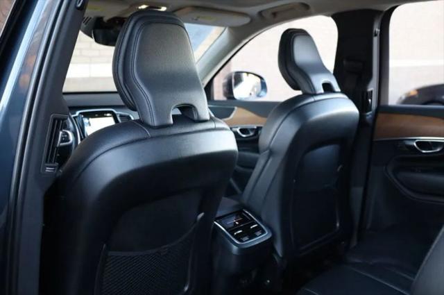 2022 Volvo XC90 T6 Momentum 7 Passenger