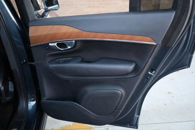 2022 Volvo XC90 T6 Momentum 7 Passenger