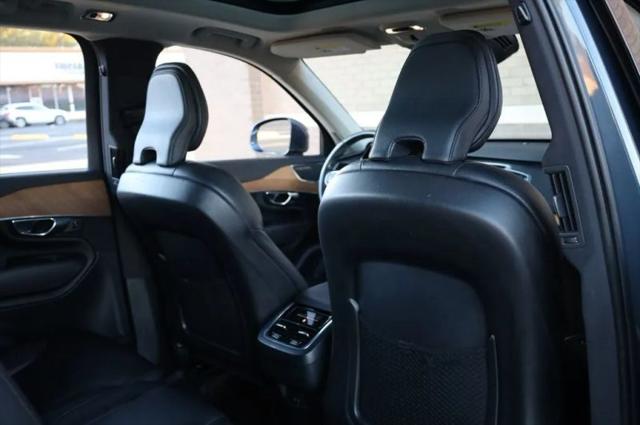 2022 Volvo XC90 T6 Momentum 7 Passenger