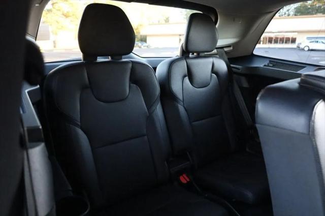 2022 Volvo XC90 T6 Momentum 7 Passenger