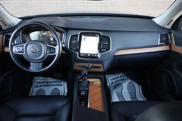 2022 Volvo XC90 T6 Momentum 7 Passenger