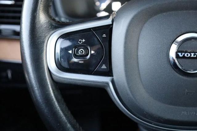 2022 Volvo XC90 T6 Momentum 7 Passenger