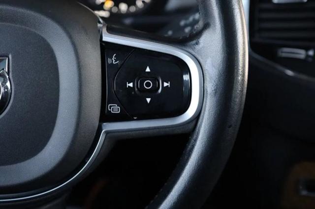 2022 Volvo XC90 T6 Momentum 7 Passenger
