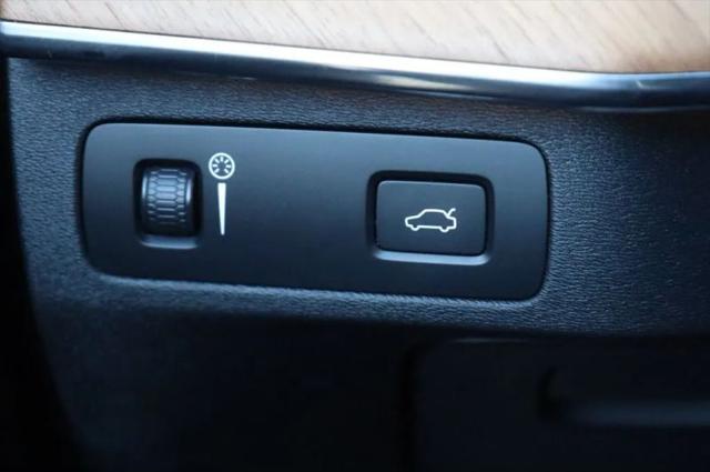 2022 Volvo XC90 T6 Momentum 7 Passenger