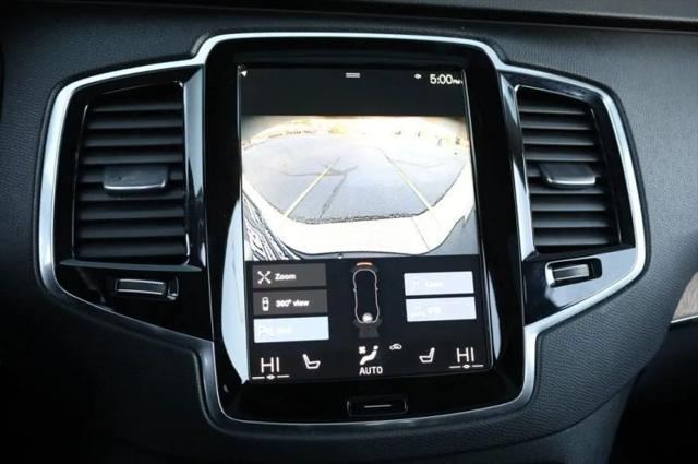 2022 Volvo XC90 T6 Momentum 7 Passenger