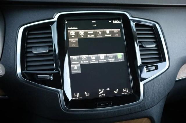 2022 Volvo XC90 T6 Momentum 7 Passenger