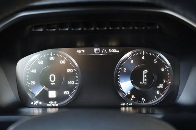 2022 Volvo XC90 T6 Momentum 7 Passenger