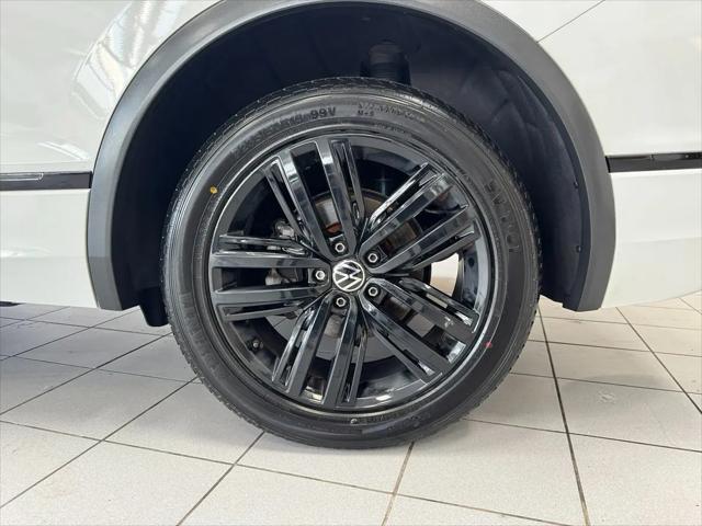 2022 Volkswagen Tiguan 2.0T SE R-Line Black