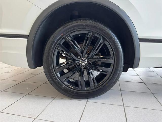 2022 Volkswagen Tiguan 2.0T SE R-Line Black