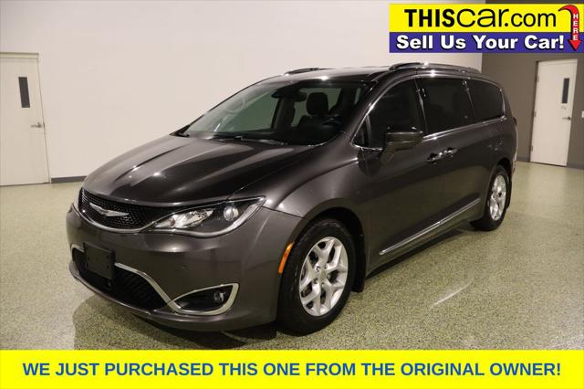 2017 Chrysler Pacifica Touring Plus photo 2