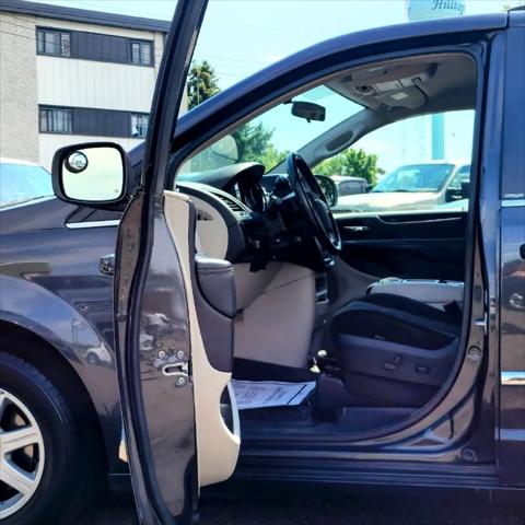 2011 Chrysler Town & Country Touring