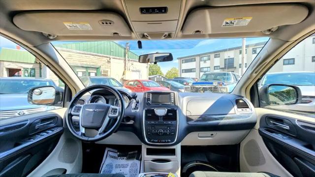 2011 Chrysler Town & Country Touring