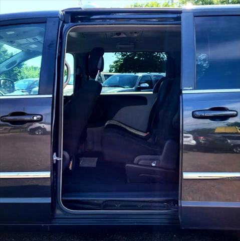 2011 Chrysler Town & Country Touring
