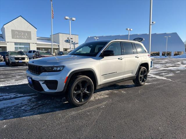 2023 Jeep Grand Cherokee Altitude 4x4 2023 Jeep Grand Cherokee Altitude 4x4