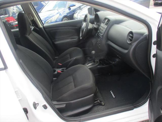 2017 Nissan Versa 1.6 S+