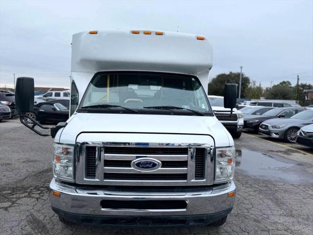2014 Ford E-450 Cutaway Base