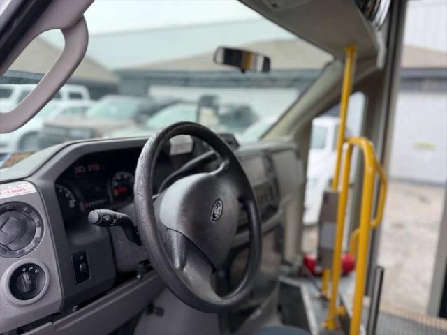2014 Ford E-450 Cutaway Base