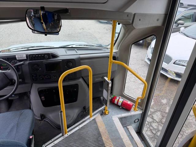 2014 Ford E-450 Cutaway Base