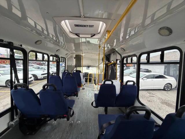 2014 Ford E-450 Cutaway Base