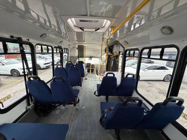 2014 Ford E-450 Cutaway Base